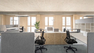 Neudoerfler Hoho Arbeitsplaetze Buerostuehle Schreibtischeinhausung Drehtuerschrank Almheu